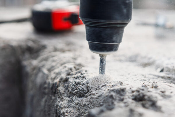 Worker cutting engineered quartz countertop producing silica dust